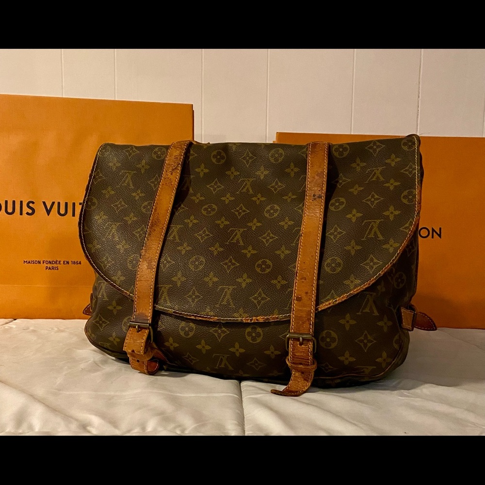 SOLD Louis Vuitton Saumur 43